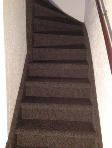 Dichte trap naaldvilt tapijt